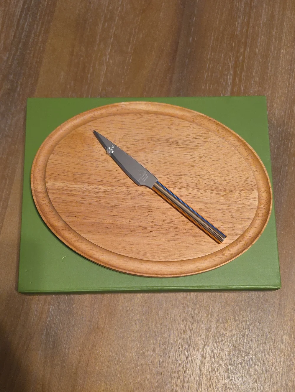 kate spade Wooden Oval Serving Board with Green Accent and Stainless Knife